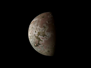 NASA показало самый вулканически активный объект в Солнечной системе (фото)