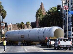 Ракетные двигатели доставлены в Лос-Анджелес для демонстрации космического челнока «Индевор»