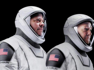 Чем космический скафандр компании SpaceX уступает российским скафандрам