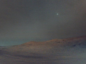 Ровер NASA Perseverance показал восход Деймоса перед рассветом на Марсе