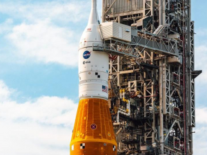 Лунную ракету SLS не отменят — Трамп и Конгресс США нащупали способ удешевить проект