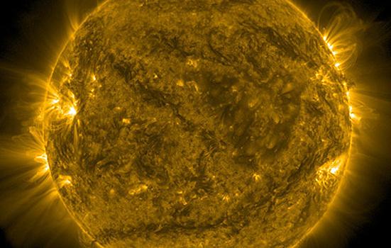 Выявлены "магнитные лавины", ускоряющие формирование вспышек на Солнце 