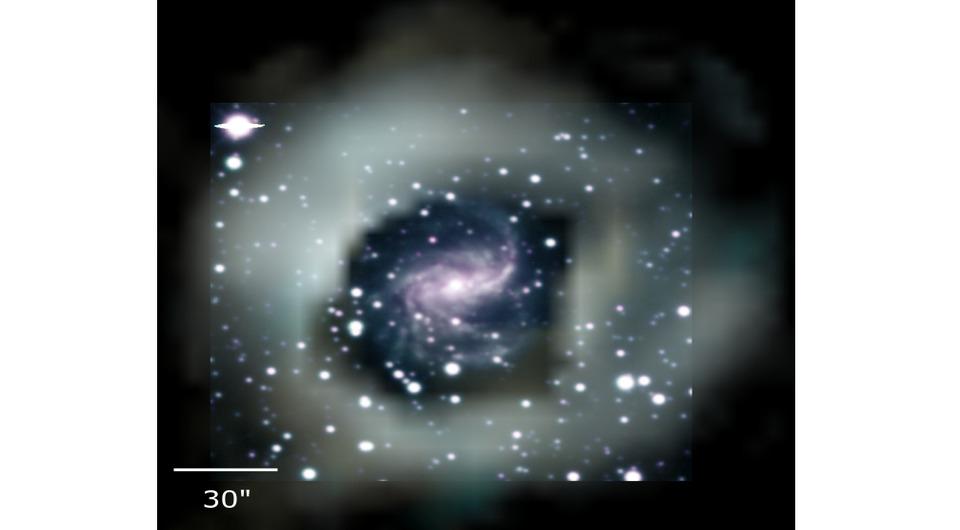 Астрономы отыскали двух кандидатов в спиральные галактики с полярными кольцами