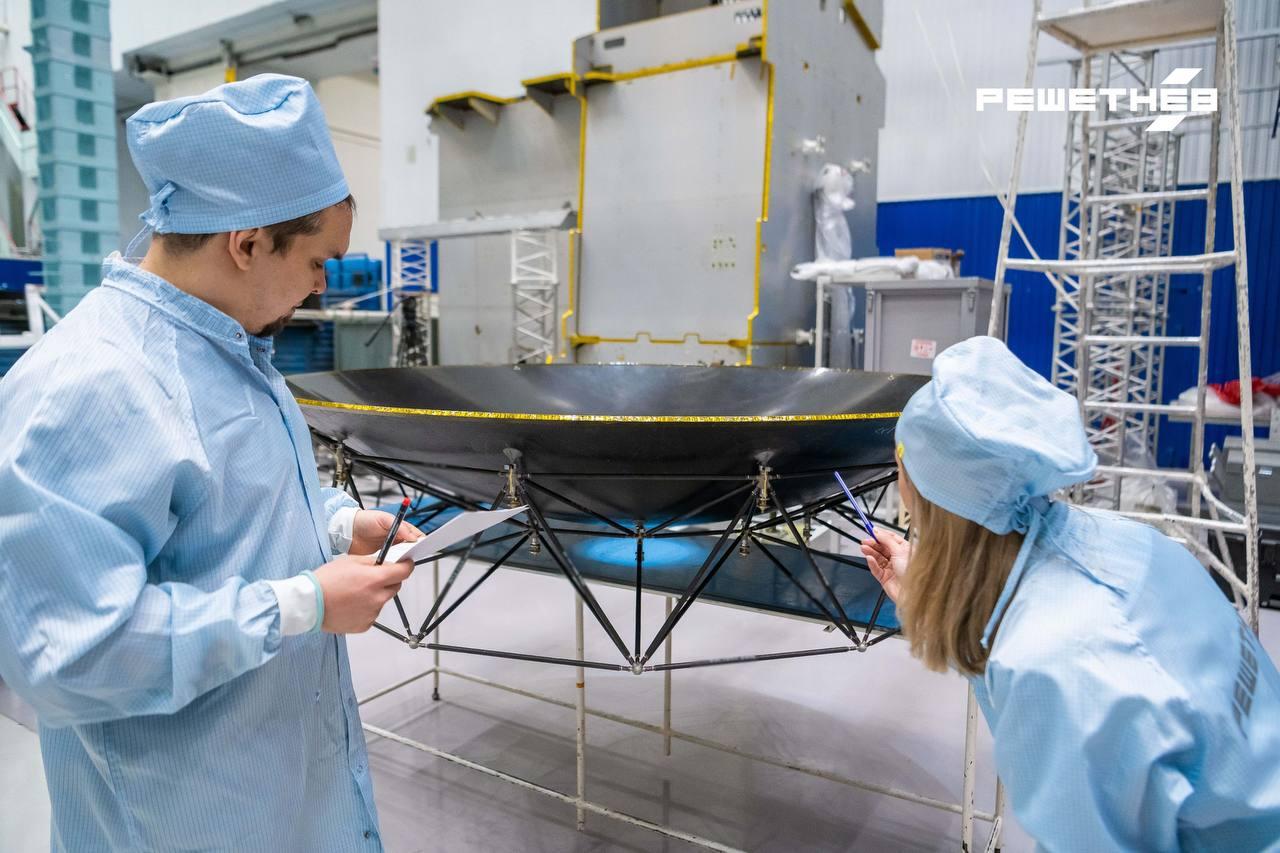 Точность зеркальных антенн для космических аппаратов повысили